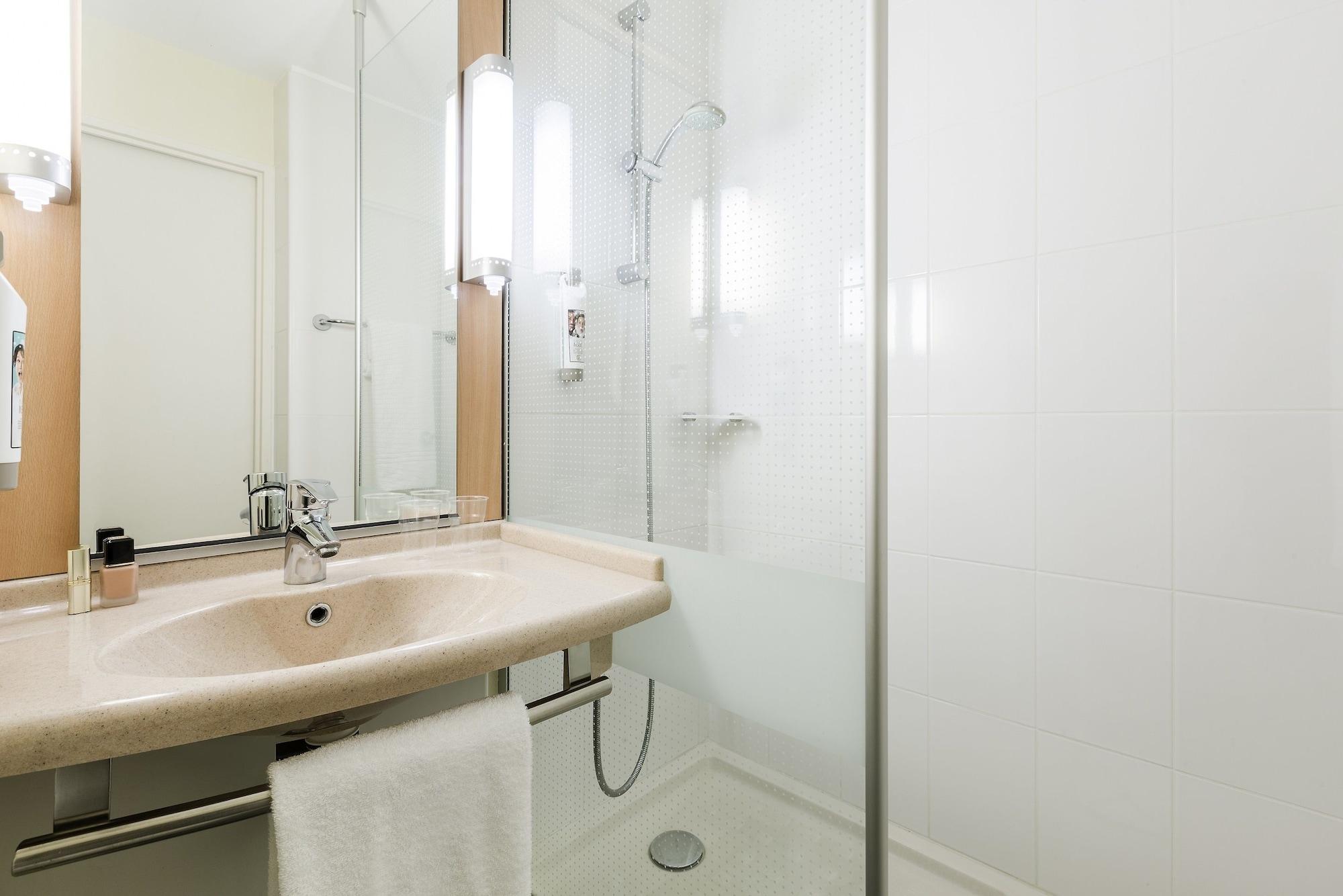 Ibis Rennes Cesson Hotel Exterior foto