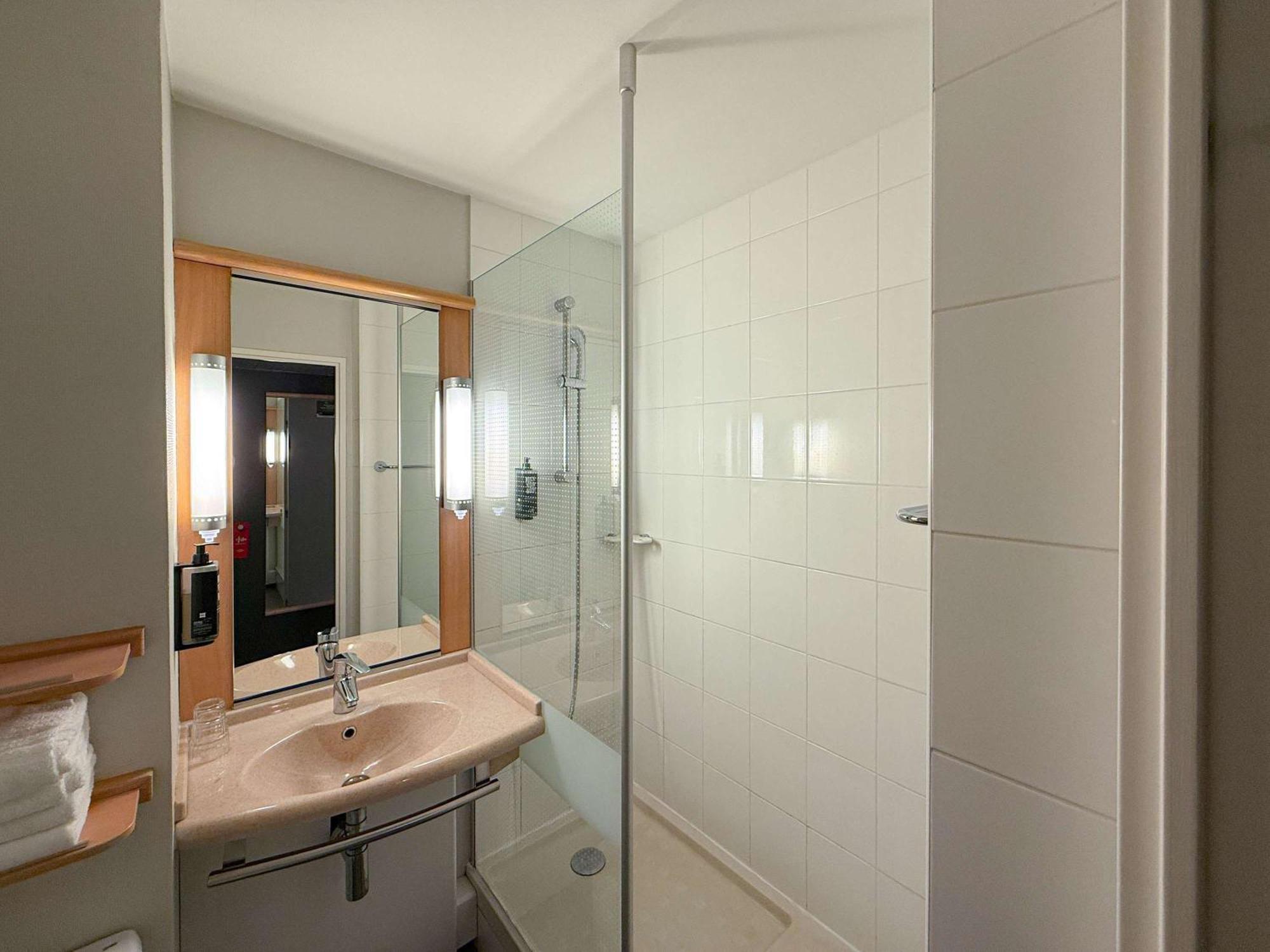 Ibis Rennes Cesson Hotel Exterior foto